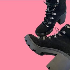 BLACK HEEL PLATFORM BOOTS!